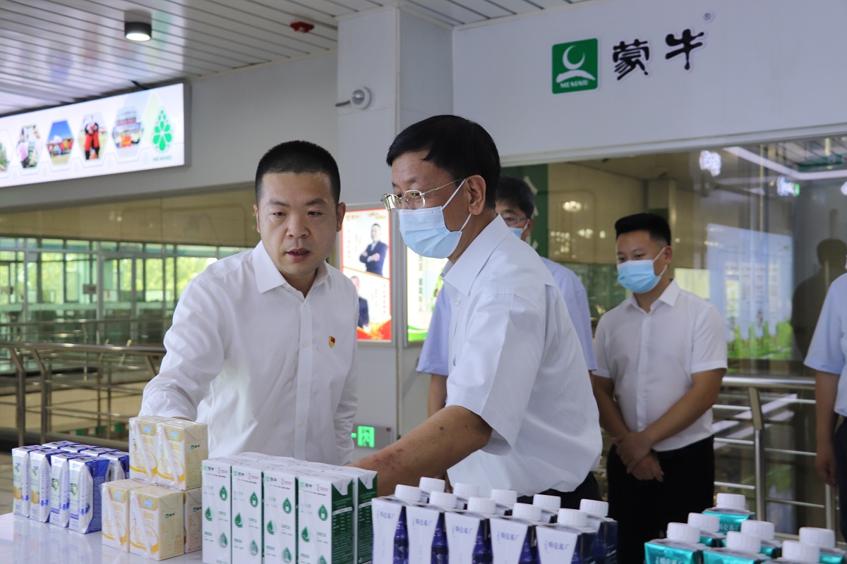 尚志工廠動態(tài)丨全國人大副委員長曹建明一行蒞臨尚志蒙牛工廠考察調(diào)研